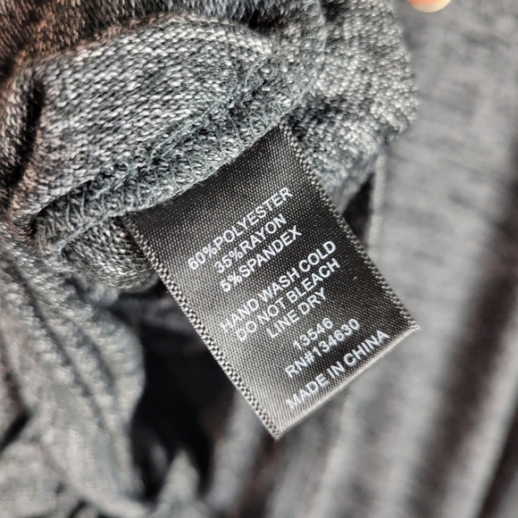 New Sunday in Brooklyn Twist Hem Ruched Front Long Sleeve V Neck Top - Picture 8 of 10